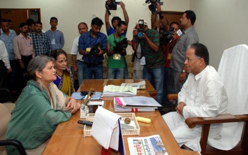 Hon’ble Chairperson Ms. Mamta Sharma alongwith Member Ms. Nirmala Samant Prabhavalkar submitted a list of recommendations to Assam Chief Minister Tarun Gogoi on the July 10th molestation of a girl in the Guwahati city