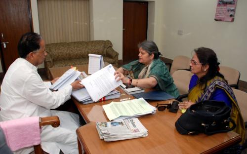 Hon’ble Chairperson Ms. Mamta Sharma alongwith Member Ms. Nirmala Samant Prabhavalkar submitted a list of recommendations to Assam Chief Minister Tarun Gogoi on the July 10th molestation of a girl in the Guwahati city