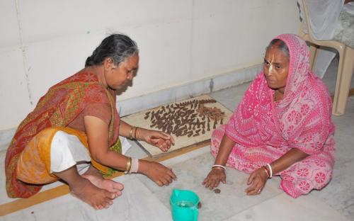 Ms. Mamta Sharma, Hon'ble Chairperson, NCW and Ms. Nirmala Samant Prabhavalkar, Hon’ble Member, NCW with other enquiry committee members visited Vrindavan 