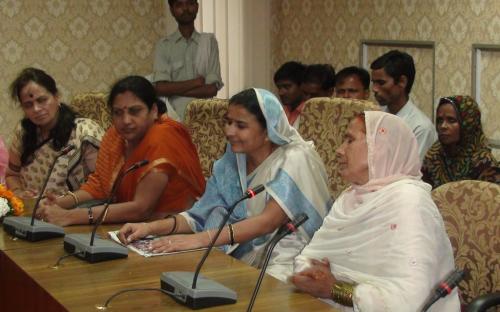 A group of women from Muraina, Madhya Pradesh visited the Commission and met Hon’ble Chairperson