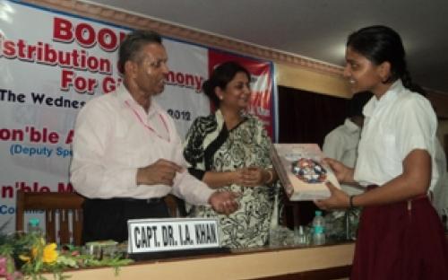 Ms Shamina Shafiq, Member, NCW was the Chief Guest in a free book distribution function at Chamber of Commerce hall, Meerut