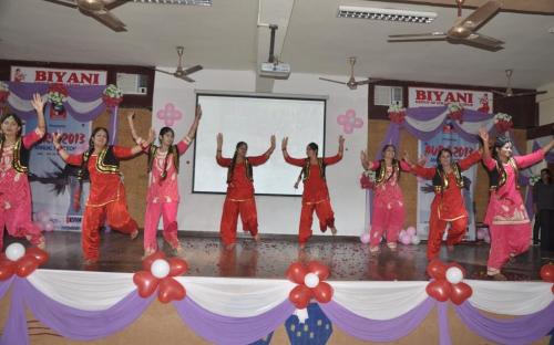 Hon’ble Chairperson was the chief guest at the Annual Function of Biyani Girls College, Jaipur