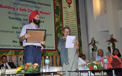 Smt. Mamta Sharma, Hon’ble Chairperson, NCW was the chief guest at the launching of the campaign “Building a Safe City for Women”