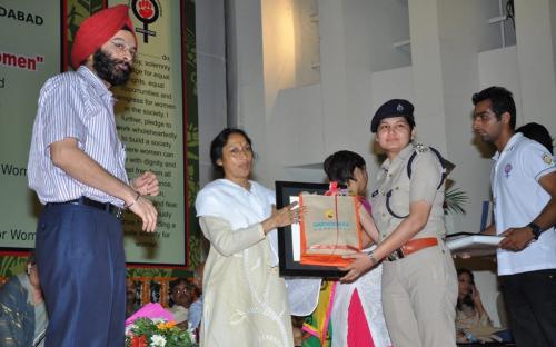 Smt. Mamta Sharma, Hon’ble Chairperson, NCW was the chief guest at the launching of the campaign “Building a Safe City for Women”
