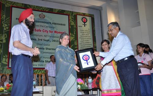 Smt. Mamta Sharma, Hon’ble Chairperson, NCW was the chief guest at the launching of the campaign “Building a Safe City for Women”