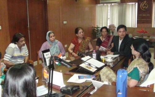 Hon'ble Chairperson, NCW holding hearing meeting with the parents of the victim of Dhaula Kuan murder case