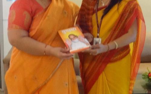 On the occasion of Acharya Tulsi Birth Century, Dr. Kusum Lunia, Secretary, Pravas Samiti presenting YUGDRASTA to the Smt. Lalitha Kamaramanglam, Hon'ble Chairperson, NCW