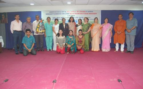 The entire cast, writer and director of the play alongwith member NCW Dr. Ms. Charu WaliKhanna